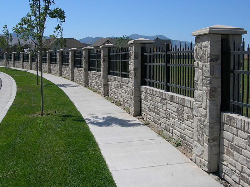 Tường rào sắt kết hợp với tường rào block